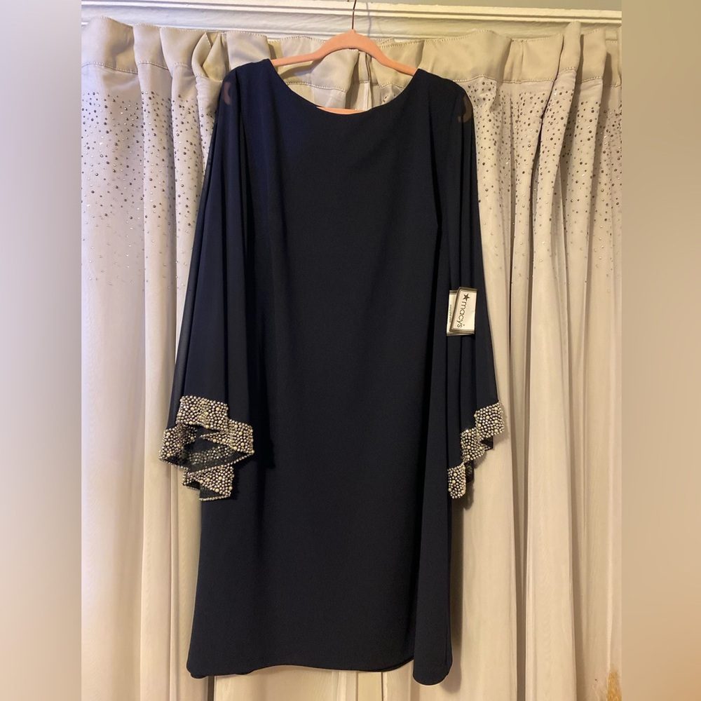 Brand: Xscape
Size: 22W, PTP- 24” w/ some stretch, Length- 42”
Color: Navy Blue